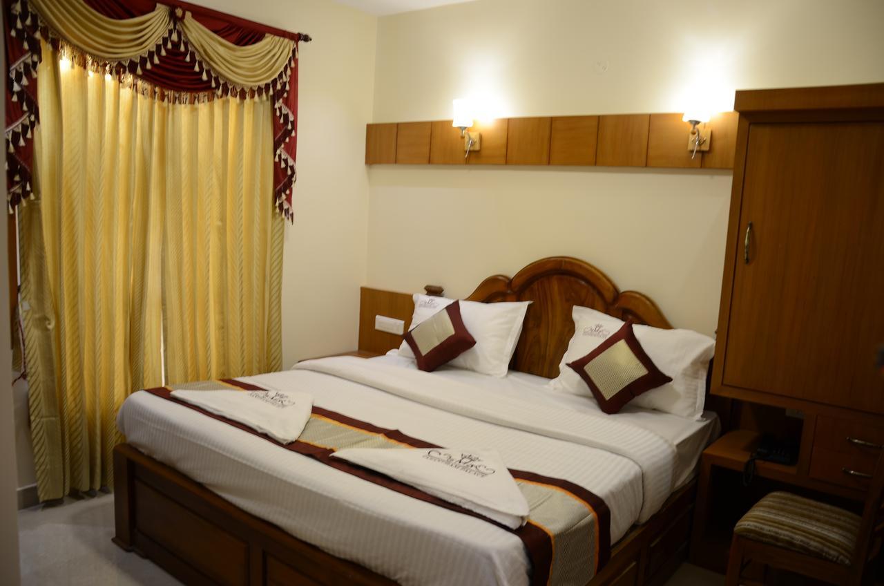 Hotel Vasantham Palace อูตี ภายนอก รูปภาพ